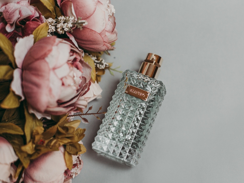 حسناء البوابة: كيفية اختيار العطر المناسب