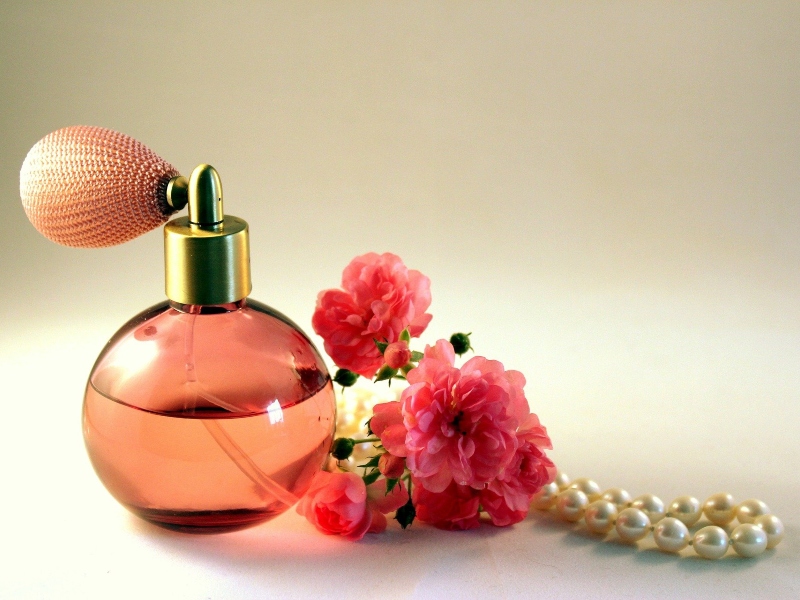 حسناء البوابة: كيفية اختيار العطر المناسب