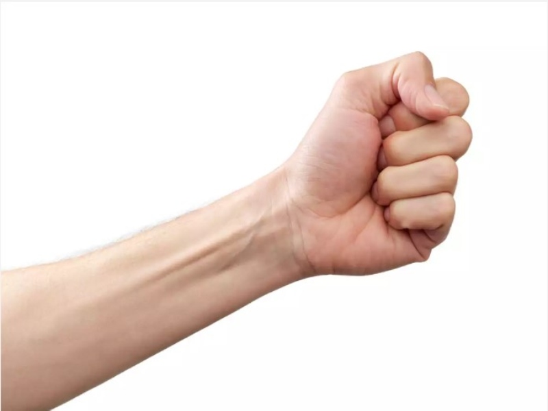 أسرار شخصيتك الخاصة تكشفها قبضة يدك 