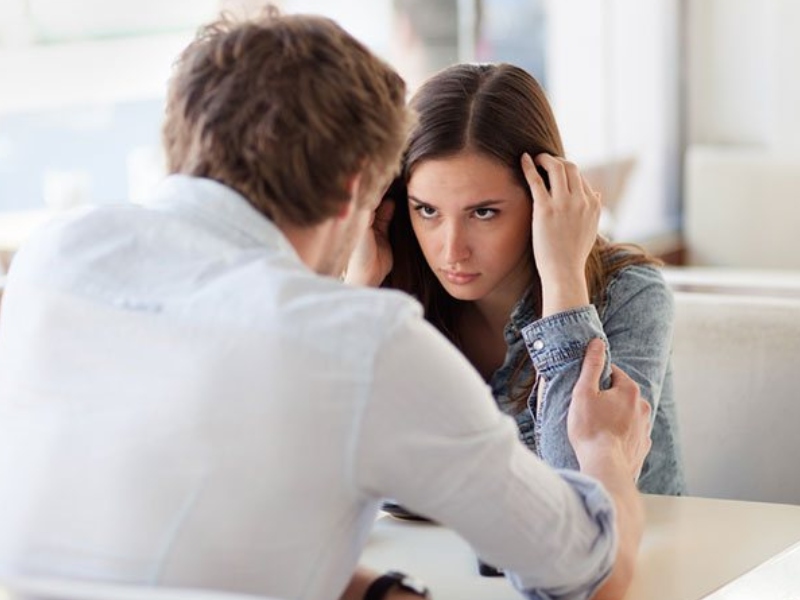 علاقات البوابة: 4 أسباب تجعل شريكك يكذب عليك