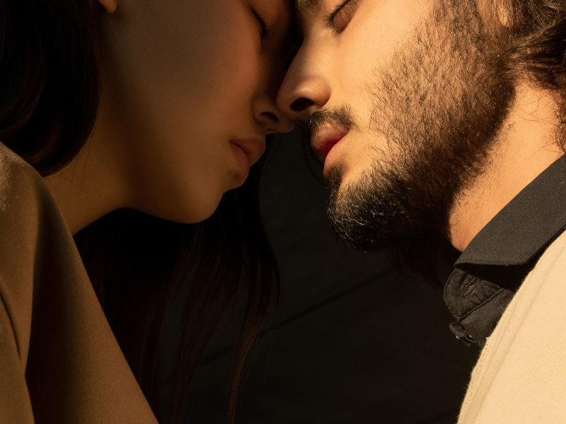 ما تفسير الحلم بأنك واقع في الحب؟