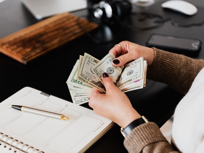 علاقات البوابة: ما هي مستويات الثروة الستة؟