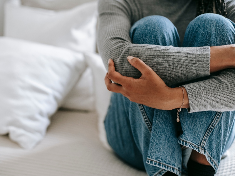 علاقات البوابة: 5 أفكار سلبية ستدمرك.. فتخلص منها