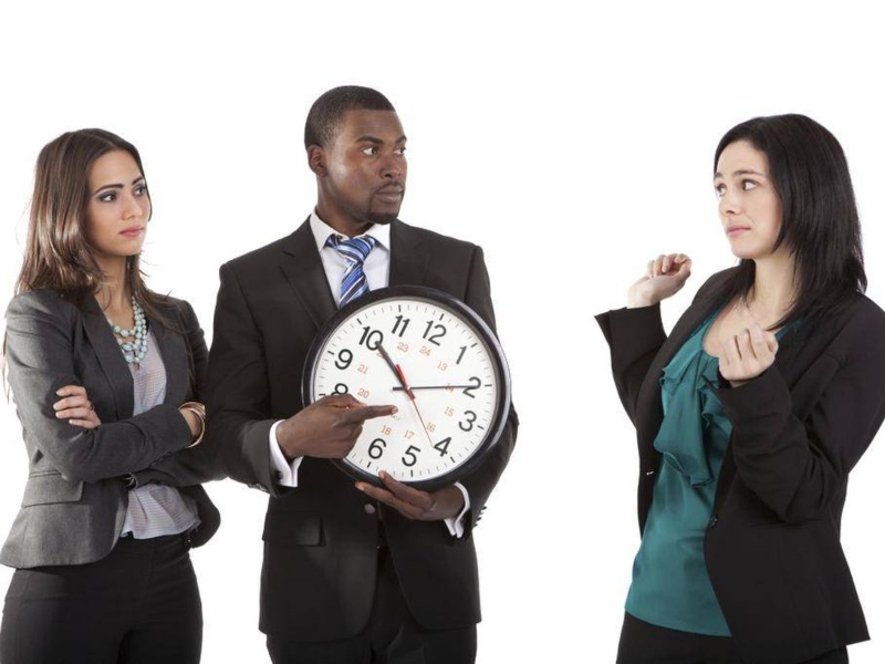 4 أشياء تعطي انطباعاً سيئاً عنك في مكان العمل