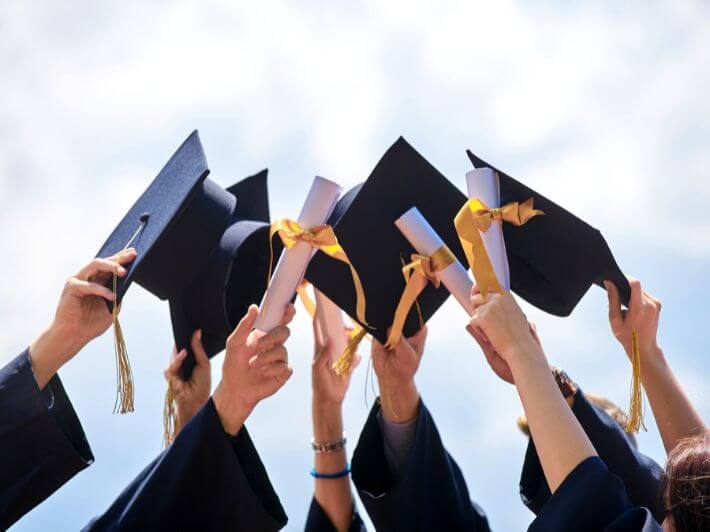 أحدث كلمات تهنئة بالتخرج من الجامعة
