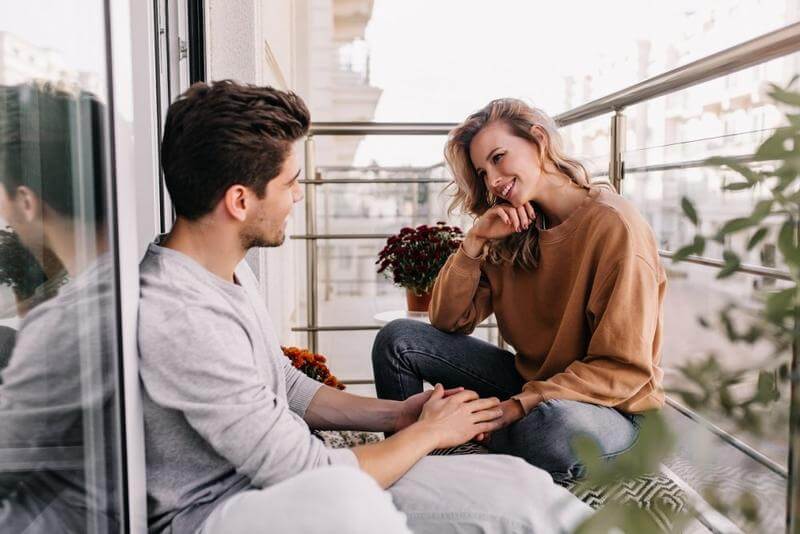 المتابعة بالعينين وإطالة النظر