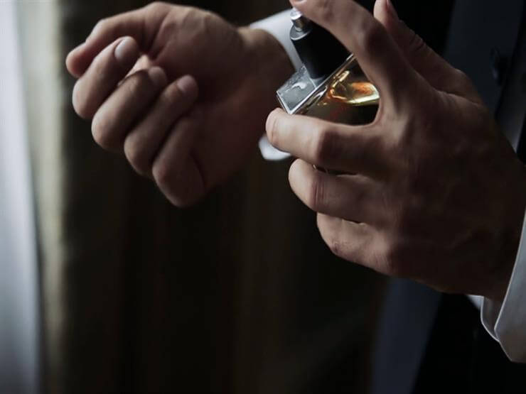 تفسير إهداء العطر في المنام للرجل