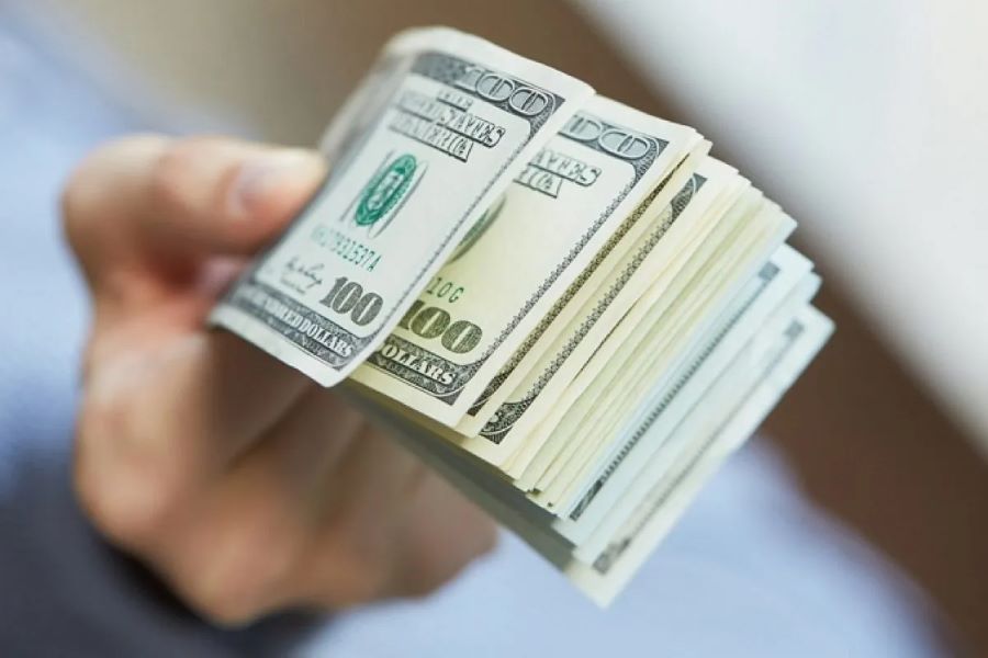 تفسير حلم إعطاء المال في المنام للعزباء