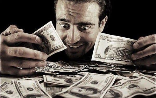 تفسير حلم العثور على مال داخل البيت