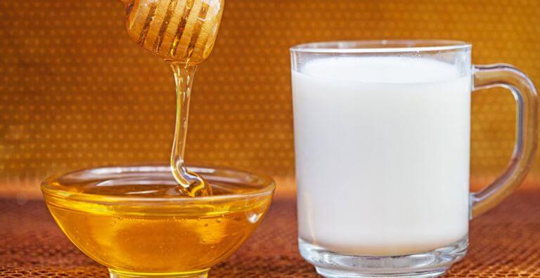 تفسير حلم شرب الحليب مع العسل في المنام للمتزوجة