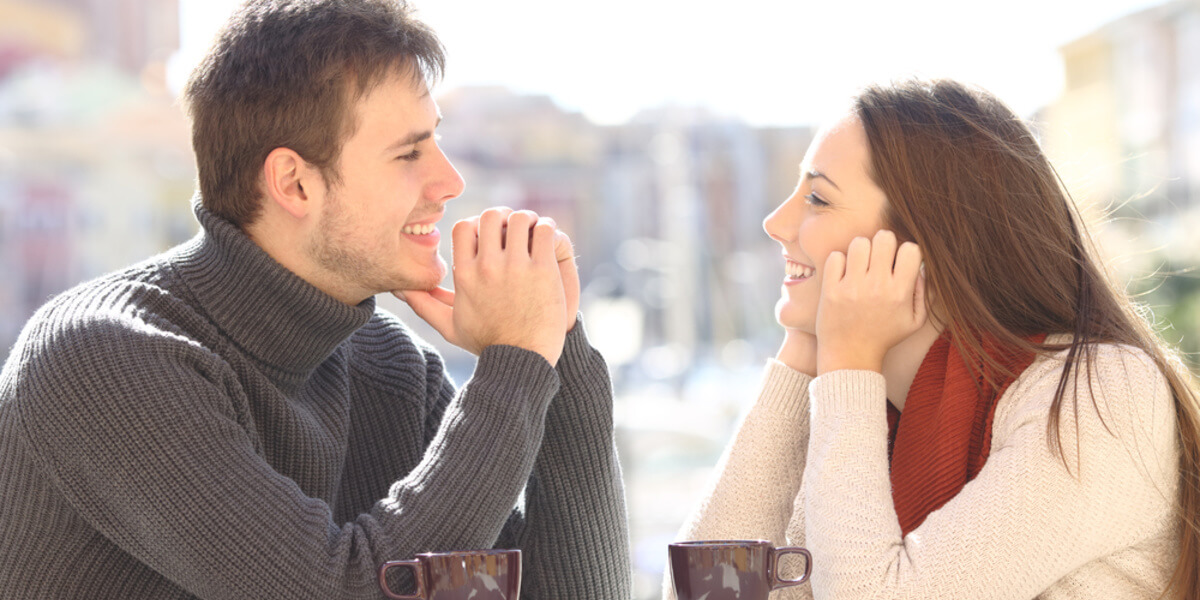 حركات جسد الرجل عندما يقابل المرأة التي يحب