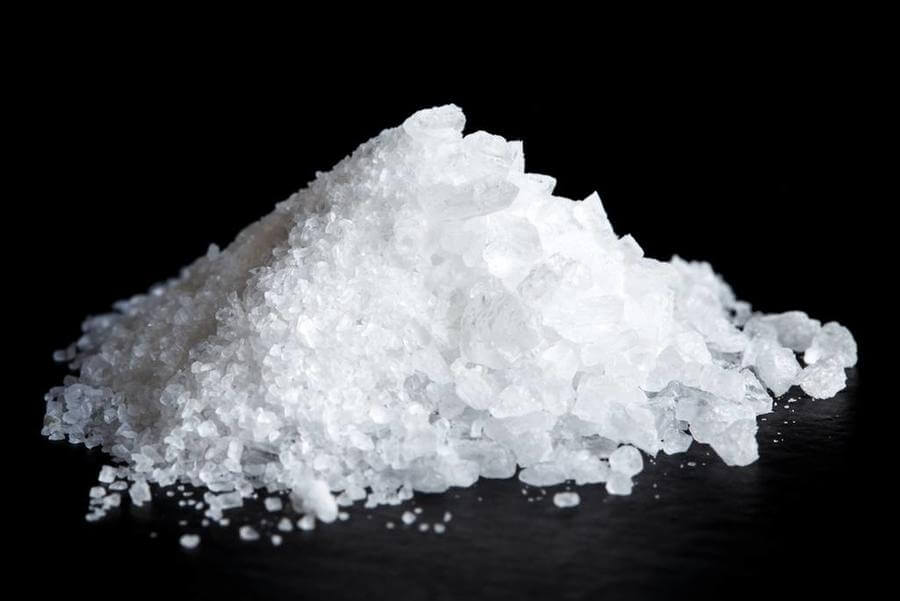 سحب الطاقة السلبية من الجسم بالملح