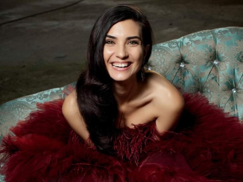 شركة Dior تختار الممثلة التركية توبا لتصبح الوجه الإعلاني الجديد لها
