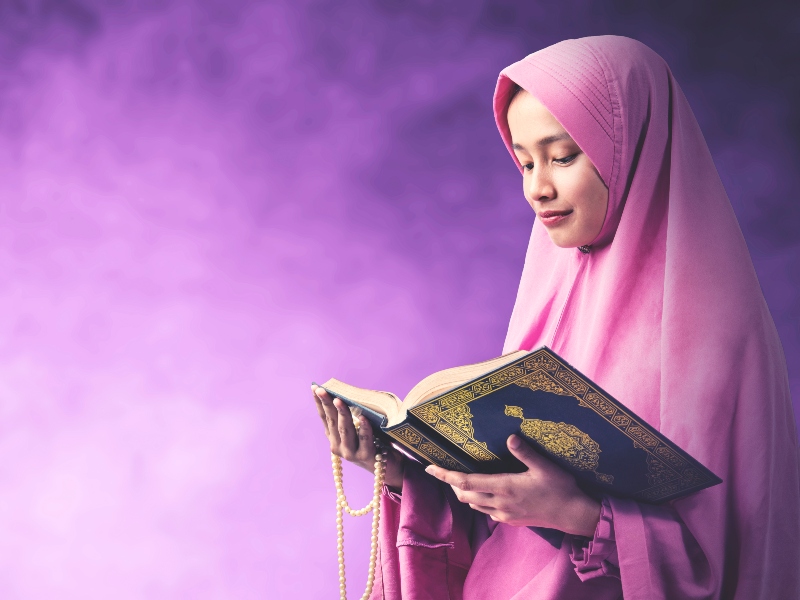 ما حكم قراءة القرآن من الموبايل أثناء فترة الحيض؟
