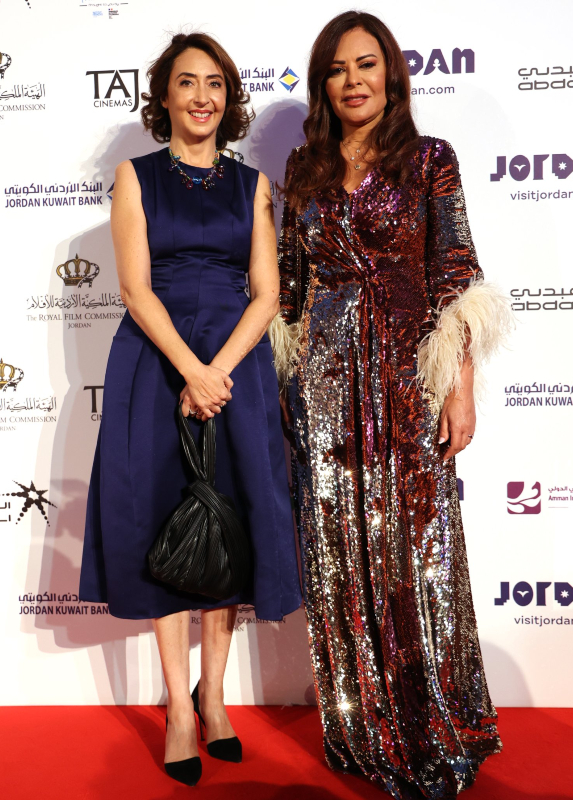 كارمن لبس بإطلالة لامعة في مهرجان عمان السينمائي 2022