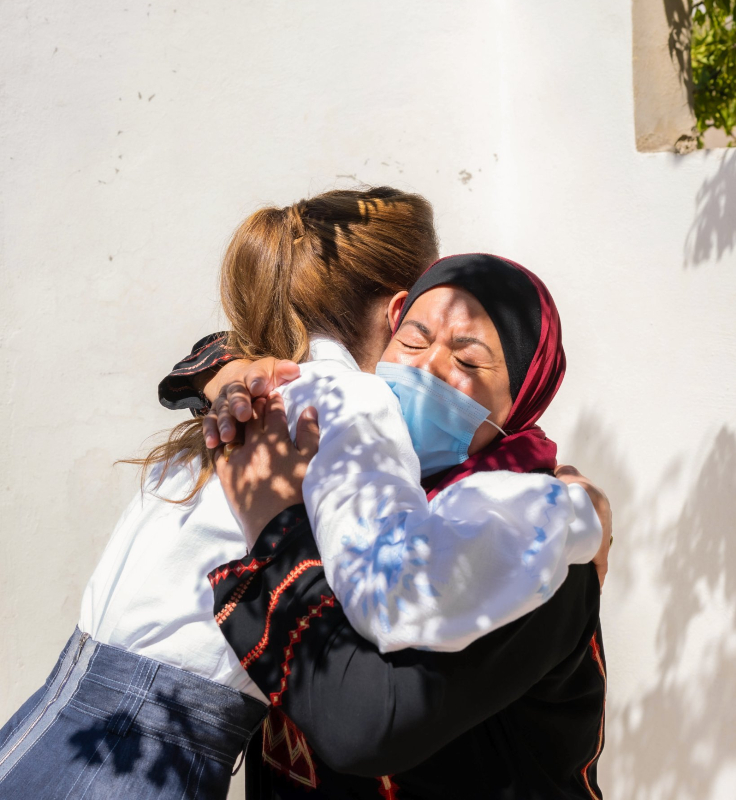 الملكة رانيا تخطف الأنظار بإطلالة عملية بالجينز في أحدث ظهور