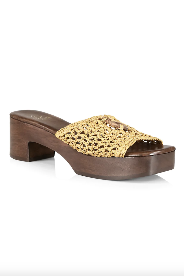 تعرفي على أبرز القباقيب Clogs في ساحة الموضة اليوم