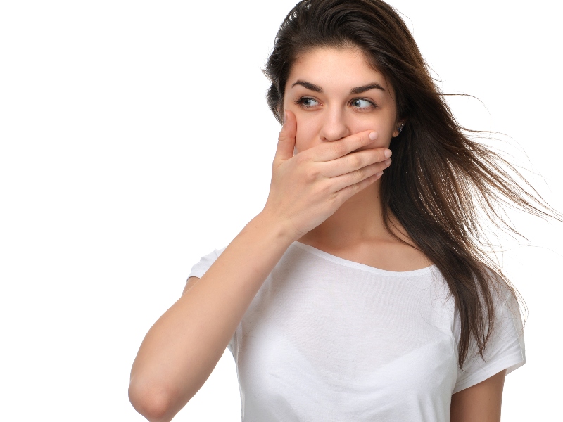 5 أعشاب مجربة للتخلص من رائحة الفم الكريهة