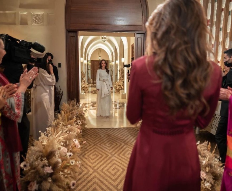 الصورة الأولى لإطلالة الأميرة إيمان في حفل الحناء