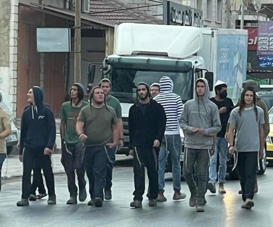 مستوطنون يهاجمون بلدة حوارة