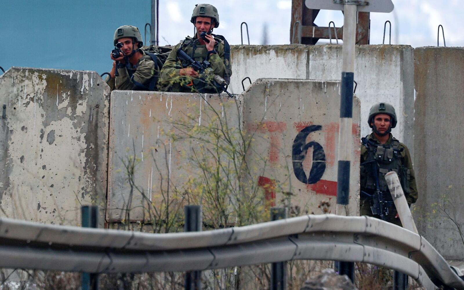 عناصر من جنود الإحتلال الاسرائيلي