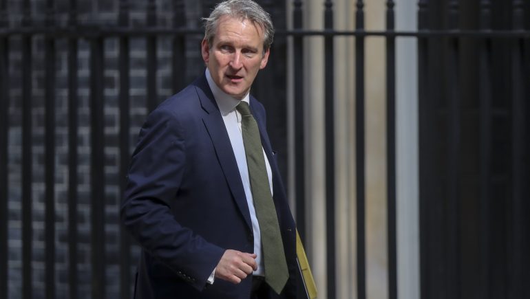 وزير الأمن البريطاني داميان هيندز يهاجم جونسون