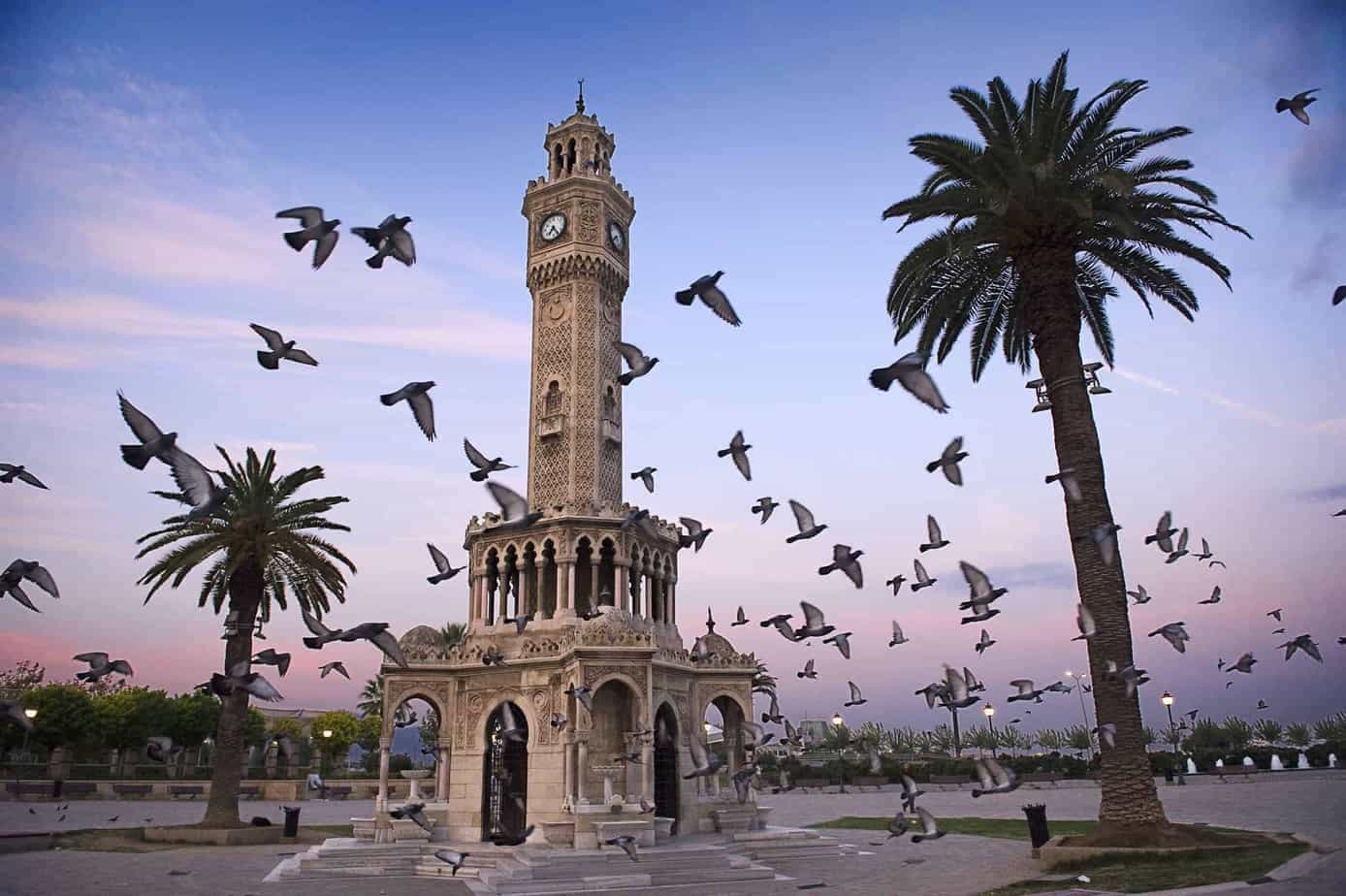 الأماكن السياحية القريبة من متحف بقايا اغورا ازمير