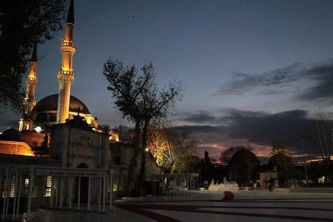الخدمات في جامع أيوب الأنصاري في اسطنبول