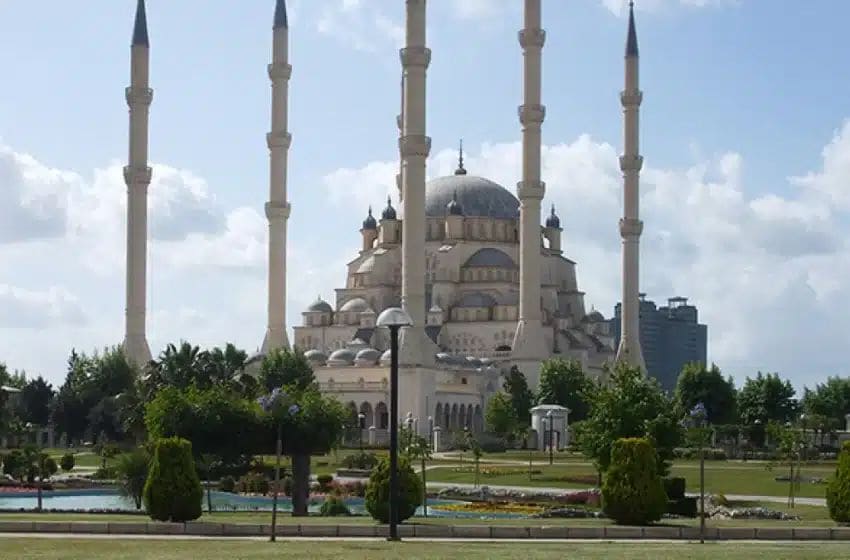 المعالم السياحية القريبة من برج الساعة الكبرى اضنة