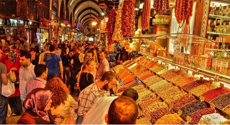 بازار الخميس في اسطنبول