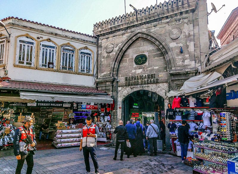 سوق بيازيت في اسطنبول
