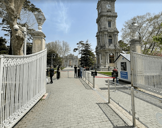 في برج الساعة في اسطنبول