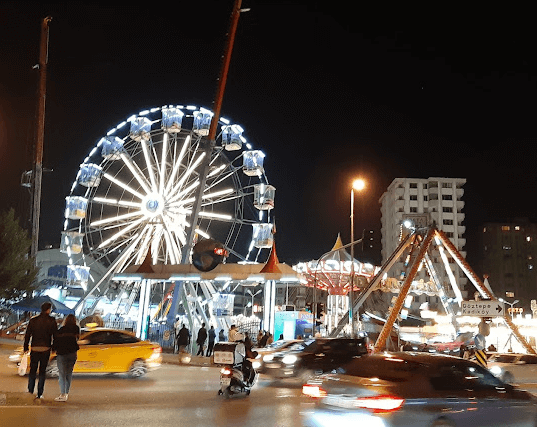 مدينة ألعاب بوستانجي لونابارك