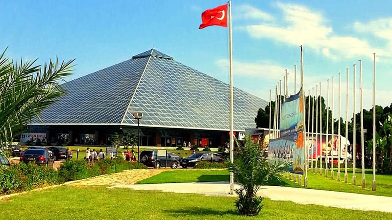 منتزه الهرم الزجاجي