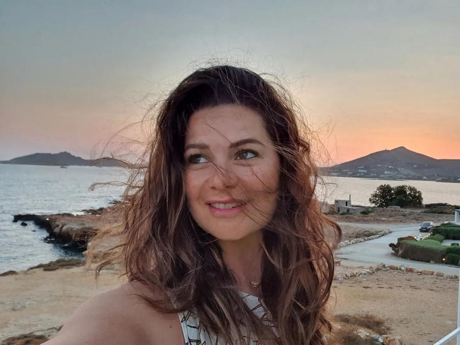 يسرا اللوزي