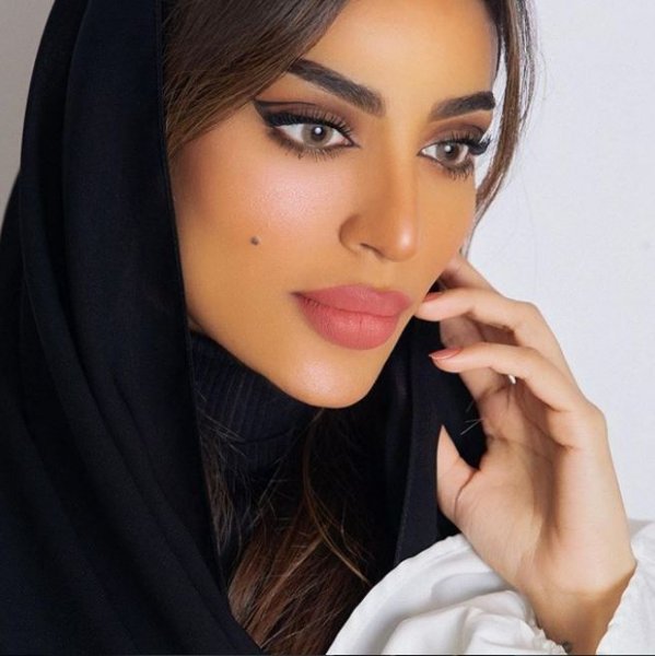 فاطمة الأنصاري 