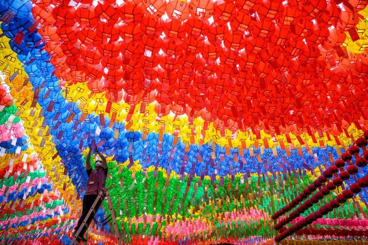 In Pictures: Worshippers Gather to Celebrate Buddha's Birthday