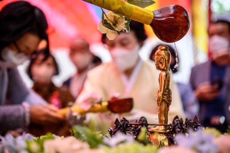 In Pictures: Worshippers Gather to Celebrate Buddha's Birthday