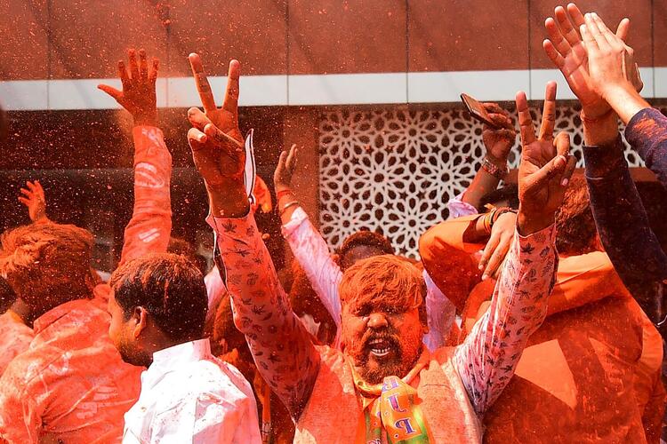 In Pictures: Colors Fly as India Elections Underway