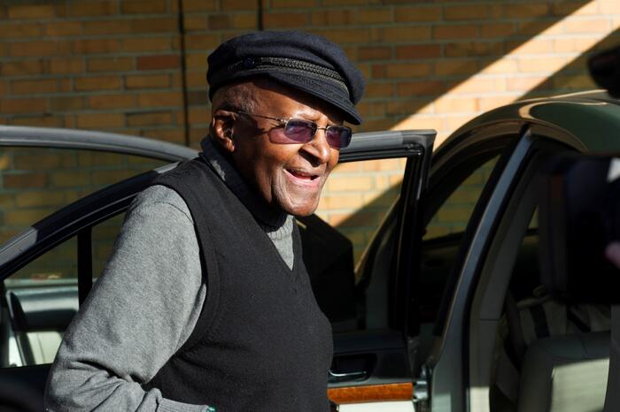 Desmond Tutu dead