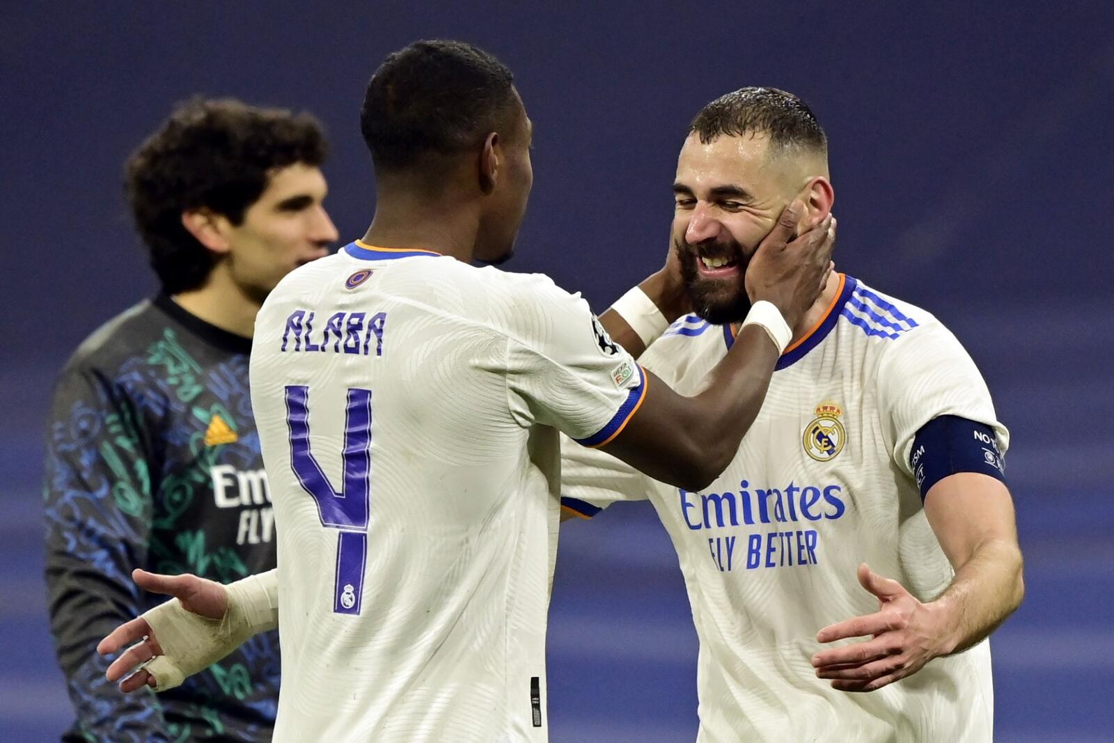 بنزيمة يقود ريال مدريد لربع النهائي