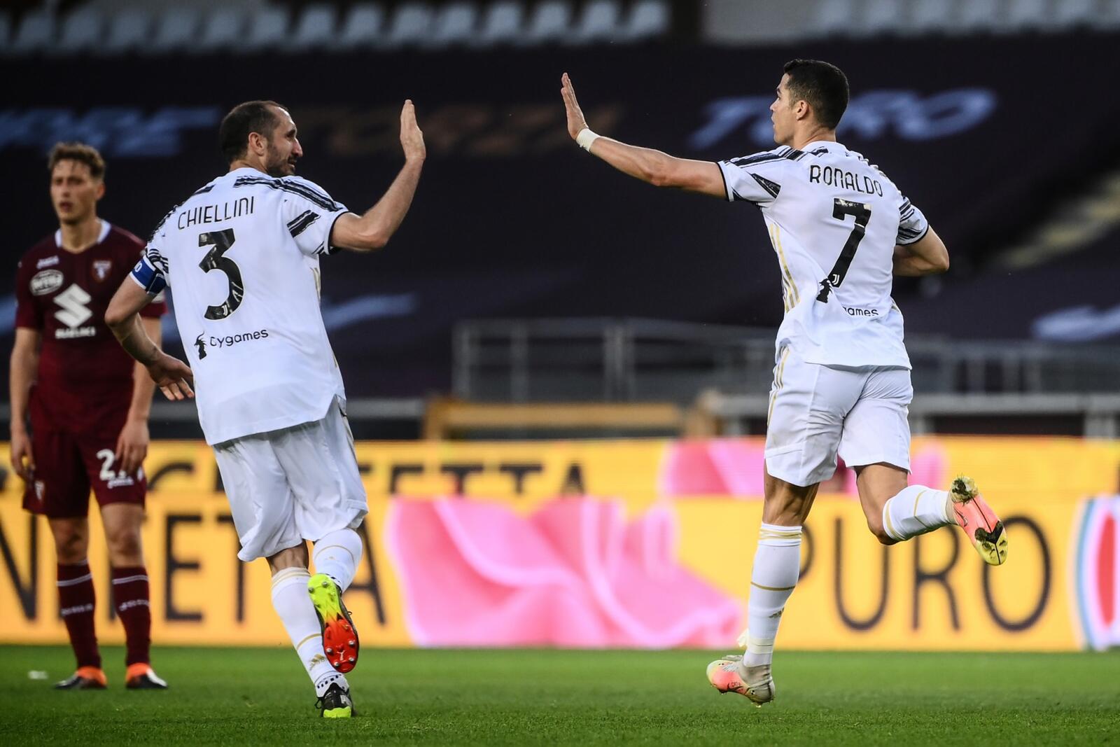 Chiellini and Ronaldo (Photo: AFP)