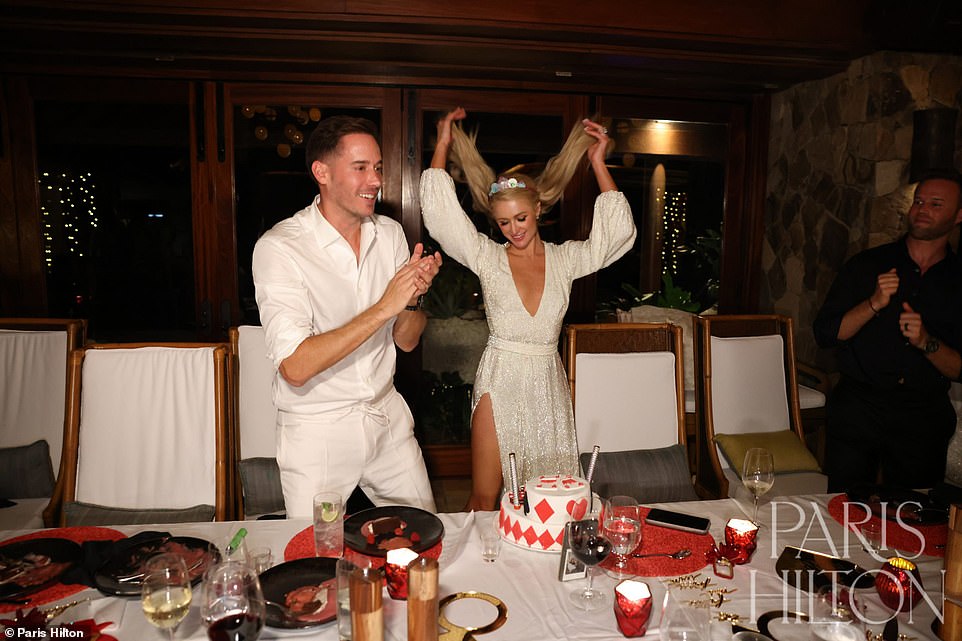 خطوبة باريس هيلتون وحيببها كارتر ريوم