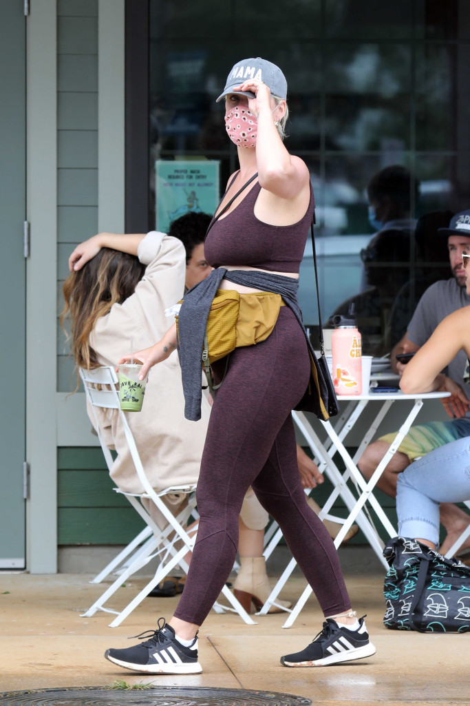 كاتي بيري ترتدي خاتم زفافها