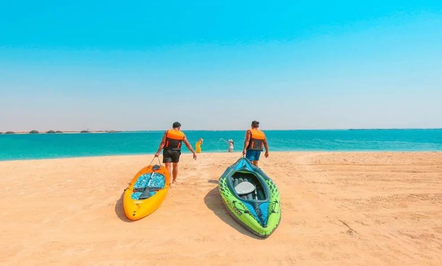 الأنشطة الموجودة في شاطئ الرمال الفضية بجدة