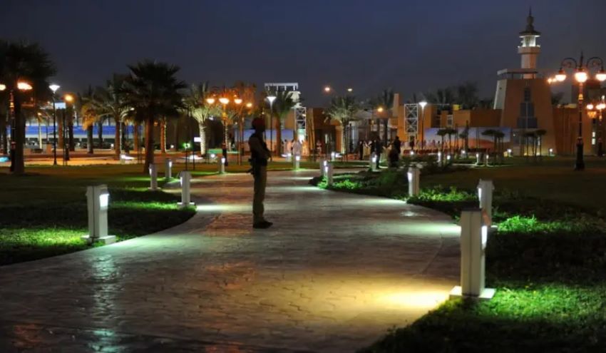 التجول في أرجاء الحديقة