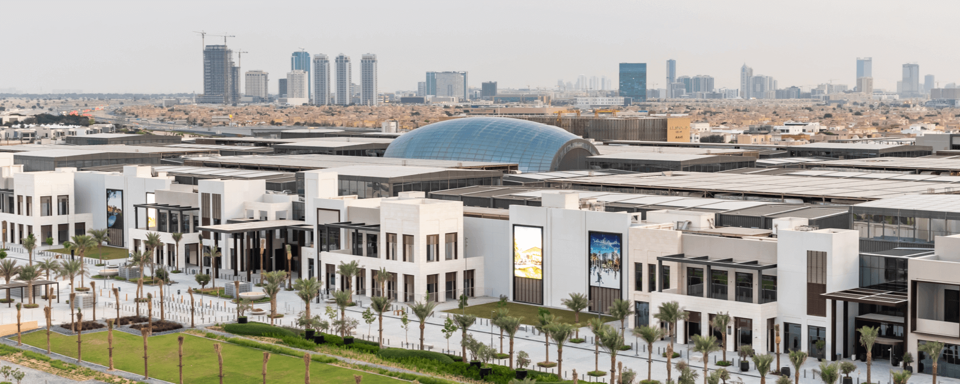 الخدمات الموجودة في دبي هيلز مول