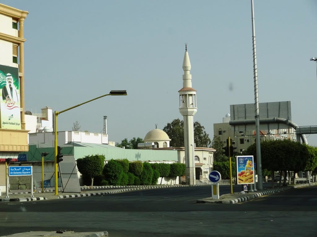 الخدمات في حي السلامة جدة