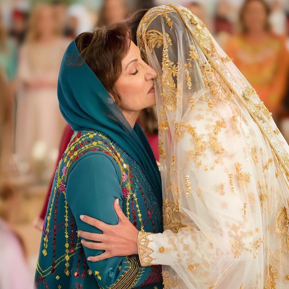 الأميرة رجوة الحسين مع والدتها السيدة عزة السديري