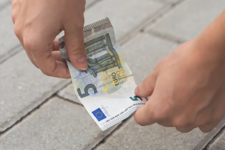 تفسير حلم العثور على نقود ورقية واخذها لإبن سيرين